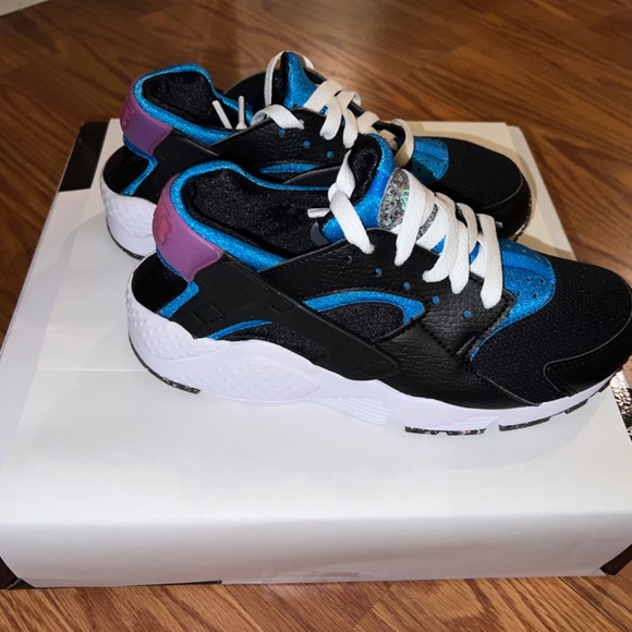 Nike Kids Huraches Run size 4 NEW* - Picture 7 of 14